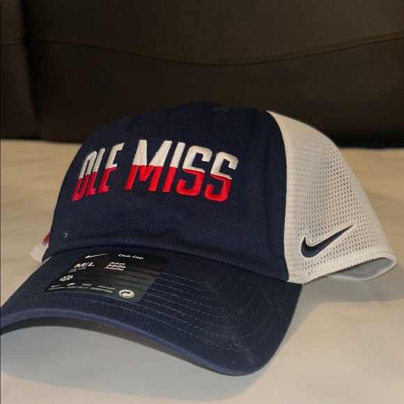 Nike Ole Miss Navy and Red Hat - Picture 1 of 7